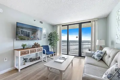 Image de Oceanfront Ocean Trillium Condo #603 | Modern & Updated