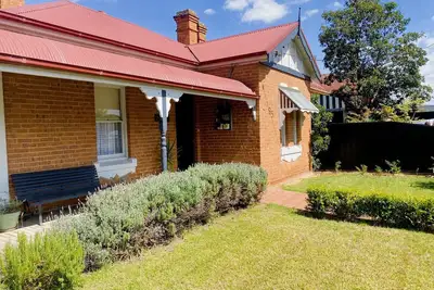 Image de Merala: cosy cottage with an easy stroll to Cbd