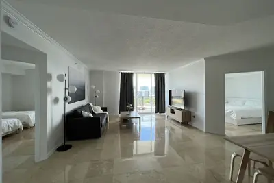 Image de Best location at Sunny Isles. 5 min walk to the beach. Str-02909