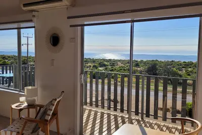 Image de Mint by the Sea - Esplanade location, sea views! Free WiFi! Off Peak Special!