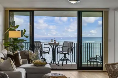 Image de Fully remodeled coastal ocean view 2 bedroom condo