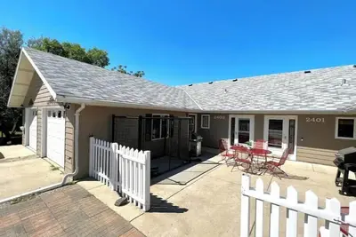 Image de Comfortable 3 bed\/3 bath\/garage overlooking Pierre