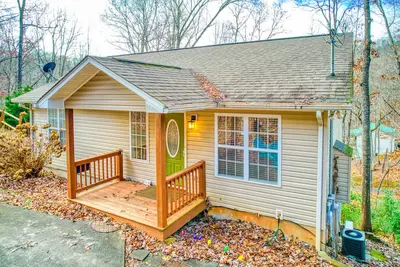 Image de Quiet 2 bedroom home with mountain view, grill, firepit & washer/dryer