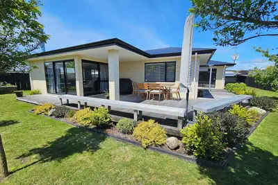 Image de Entire House in Motuoapa - 3 mins to the stunning Lake Taupo. Dog friendly!