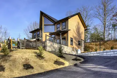 Image de Wow! Views! Brand New! Location!