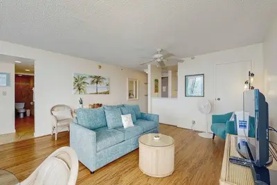 Image de Peaceful oceanfront condo with pool, washer/dryer, balcony, & gas grill