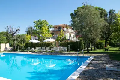 Image de Appartement de vacances avec climatisation et piscine extérieure