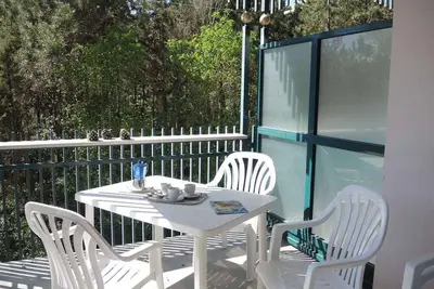 Image de Appartement de vacances avec climatisation, balcon et piscine