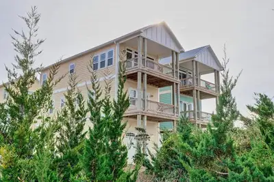 Image de Pet friendly home just steps to the beach!