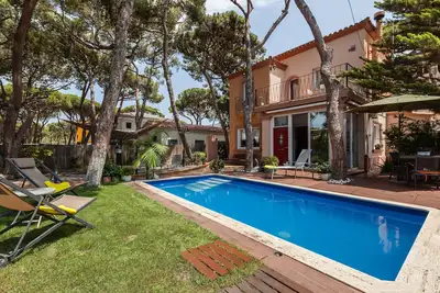Image de Villa 'Bella Estança' avec piscine privée, Wi-Fi et climatisation.