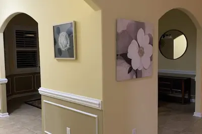 Image de Executive-home retreat with upscale features (entire house)