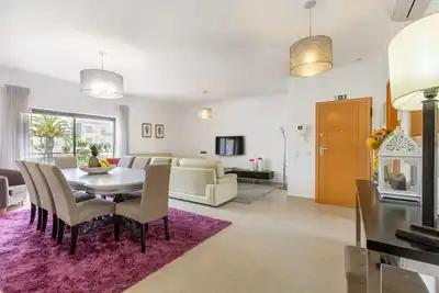 Image de 3 bedroom apartment in Porto de mĂłs, Lagos close to the beach