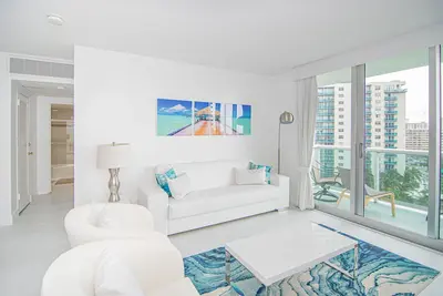 Image de Beautiful Condo Ocean front on Hollywood Beach! ! !