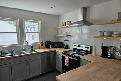 Image de Private Single Level Standalone House large lot