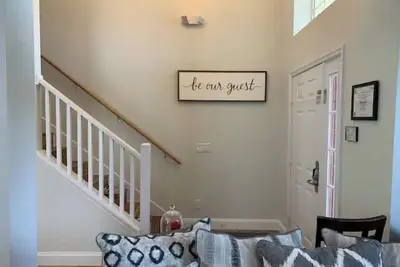 Image de Enchanted Emerald Villa's 7 Br's, Game Room, pool, spa and nearby parks await!