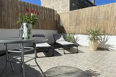 Image de Appartement central confortable avec terrasse privée ensoleillée