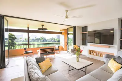 Image de Incredible Fully Renovated -Top Floor Villa - D303