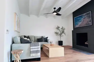 Image de Modern Lux Beach Retreat! Short stroll to beach, restaurants, shopping! \n\n