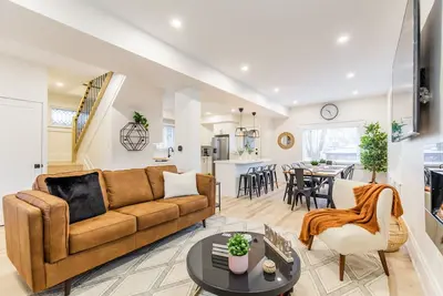 Image de Luxury Family Oasis W/ GameRoom/Hot Tub & 10 Min Walk to Falls & Clifton Hill