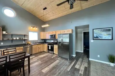Denali cabin. New build! 2 bed 1 bath with large deck