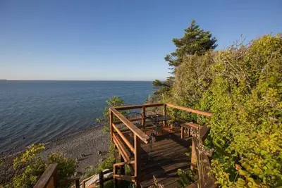 Image de Waterfront Property with  Private Beach and Deck
