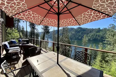 Image de Mountainside Home with Stunning Lake Views Just Minutes from Downtown Cda