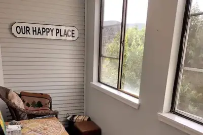 Image de Our Happy Place! 3br, 3. 5 Baths next to Race Track