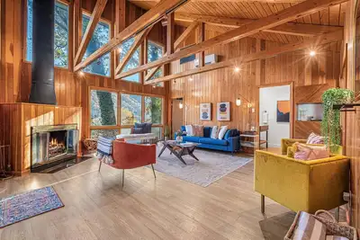 Image de MaggiePinesHideaway - Quatre Chambres Chalet, Couchages 8