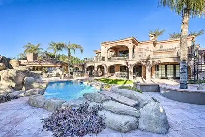 Image de Paradise Valley Villa w/ Luxe Pool & Outdoor Games