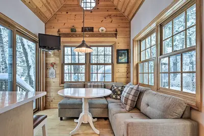 Image de 'The Minocqua Blue House' w\/ Private Beach & Pier