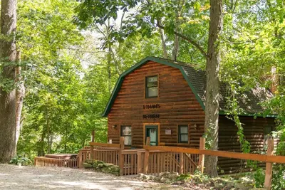 Image de Ethan's Retreat:  Cozy cabin getaway w\/hot tub, private & pet-friendly!