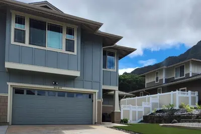 Image de New Home in Private Community with Ocean/Mountain Views. 5 Min. Drive to Beach