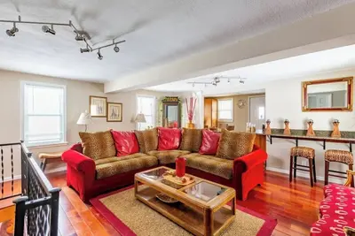 Image de Luxurious Peaceful Dwelling in the City Valley