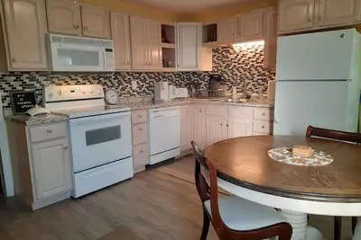 Image de Riverside Retreat – Cozy 2-Story Getaway!