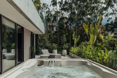Image de ¡Poblado 2 BedR - Ac - Private Jacuzzi- 300mb - L Terrace-luxe- Wake 414!
