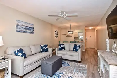 Image de 2 Bed 2 Bath Condo! 1/4 Mile to #1 Siesta Beach. Ground floor with garden view.