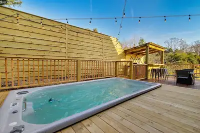 Image de Luxury Cabin 1 Mile to Dollywood | Private Pool Spa, Theater & Arcade