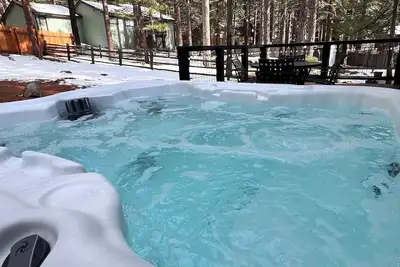 Image de Stay Near Tahoe’s Breathtaking Trails + Hot Tub