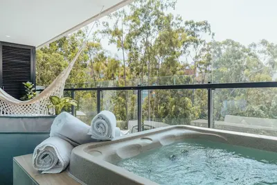 Image de Poblado, Medellín - Private Hot Tub & Balcony - Ac -Deluxe -Wake 615