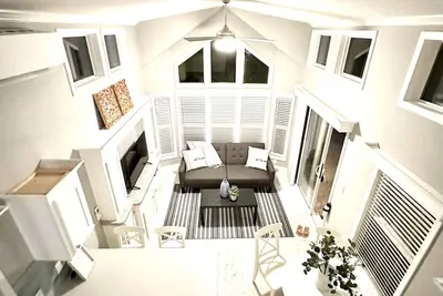Image de New Tiny Home- Paddle Boards, Kayaks, Pool, Marina