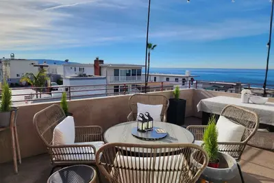 Image de New in Manhattan Beach with an ocean view
