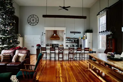 Image de 19th Century Renovated Church Building. A spacious sanctuary retreat.