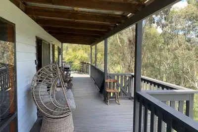 Image de Rustic log cabin perched high on Goughs Bay