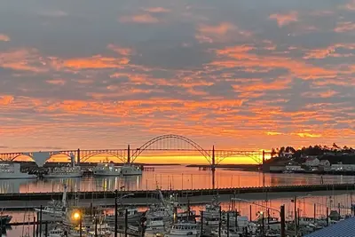 Image de You're on top of Newport Harbor and the world with sights, sounds, food and fun!