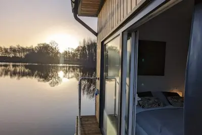 Image de Hausboot für 6 Gäste mit 32m² in Papenburg