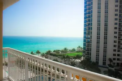 Image de Your Home Away From Home! Pets Allowed, Onsite Pool, Beach