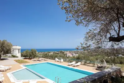 Image de 100m2 heated pool, absolute privacy and mesmerising views!