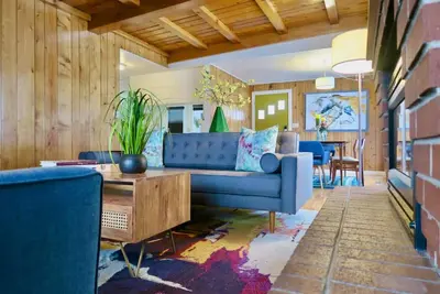 Image de Albany · Modern home w firepit & foosball