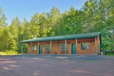 Image de Snowmobile, Ski, or Atv Direct from This Cozy Cabin!