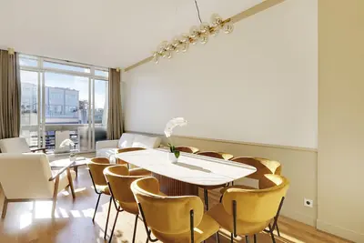 Image de A Luxurious 3-Ba/3r with A/C in Opéra-Bourse